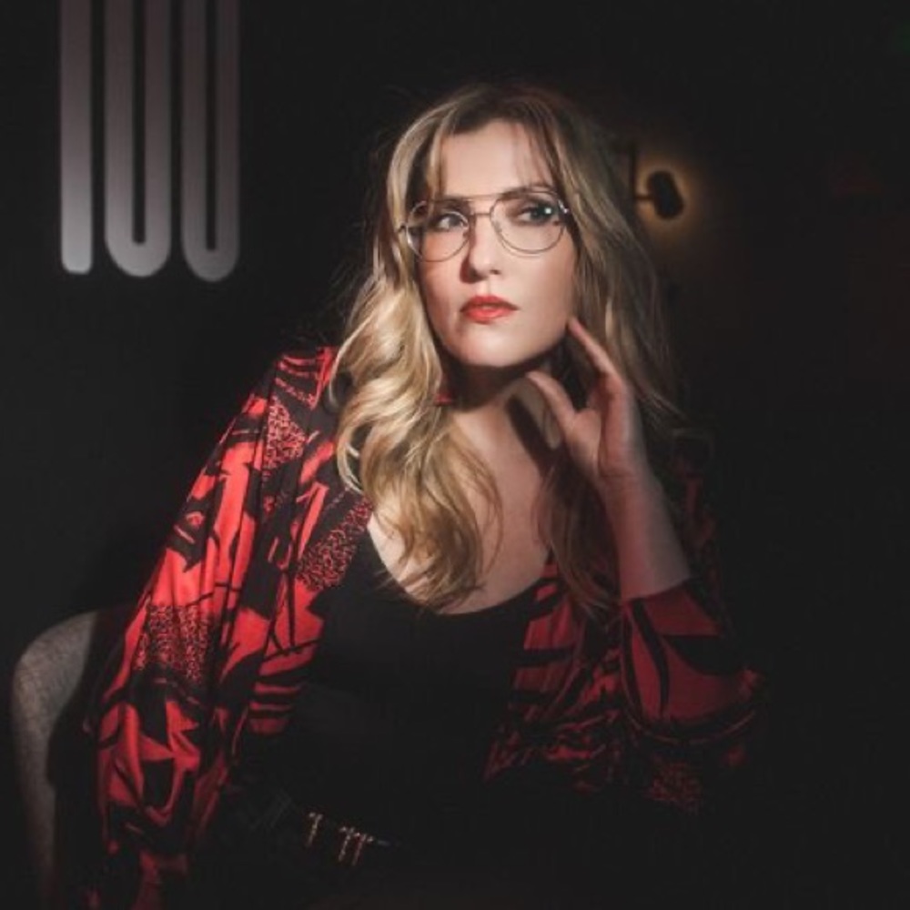 Meet your Posher, Julia